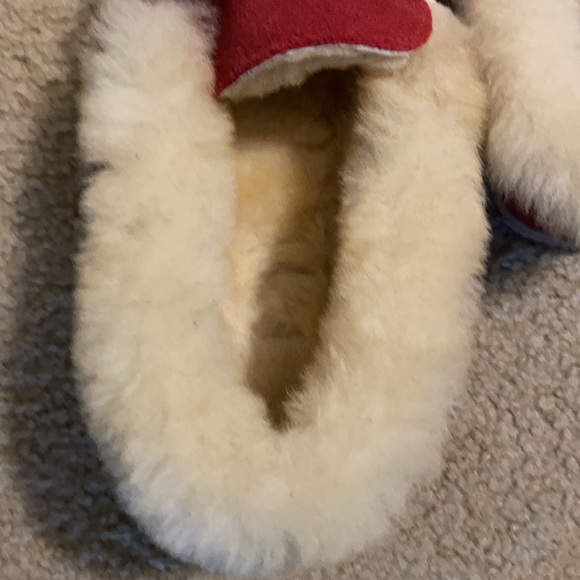 Minnetonka Slippers - Picture 3 of 4